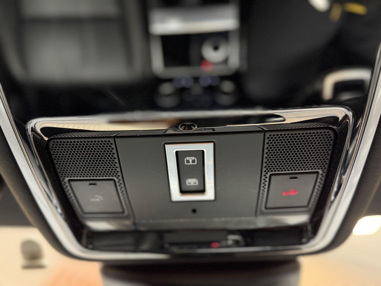 Land Rover Range Rover Velar view 34