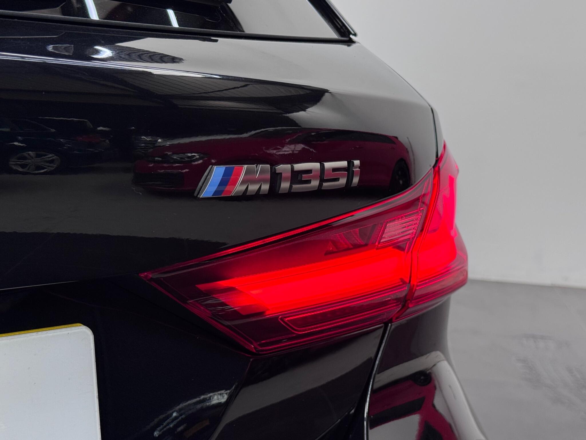BMW 1 Series view 18
