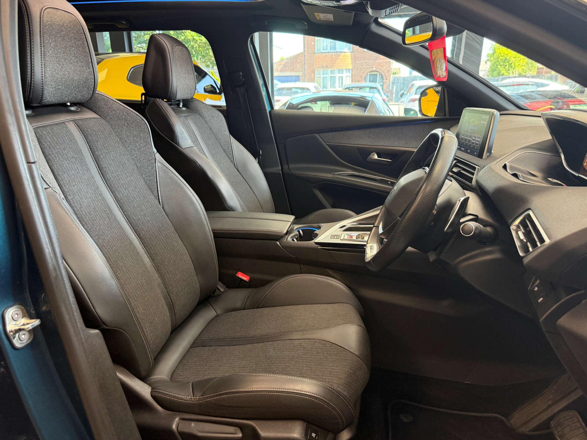 Peugeot 5008 view 11