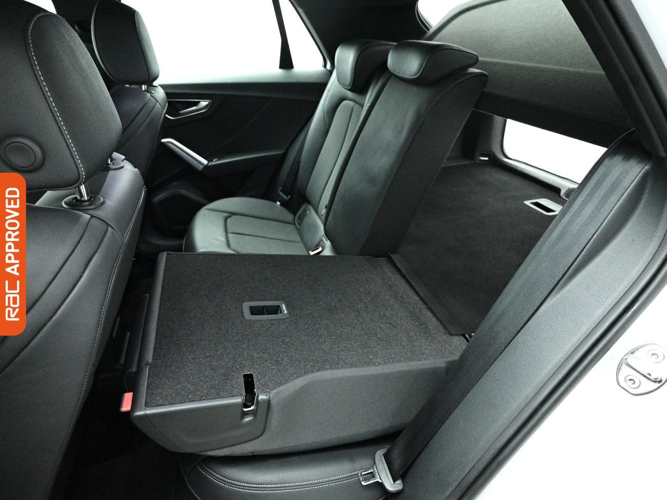 Audi Q2 view 25