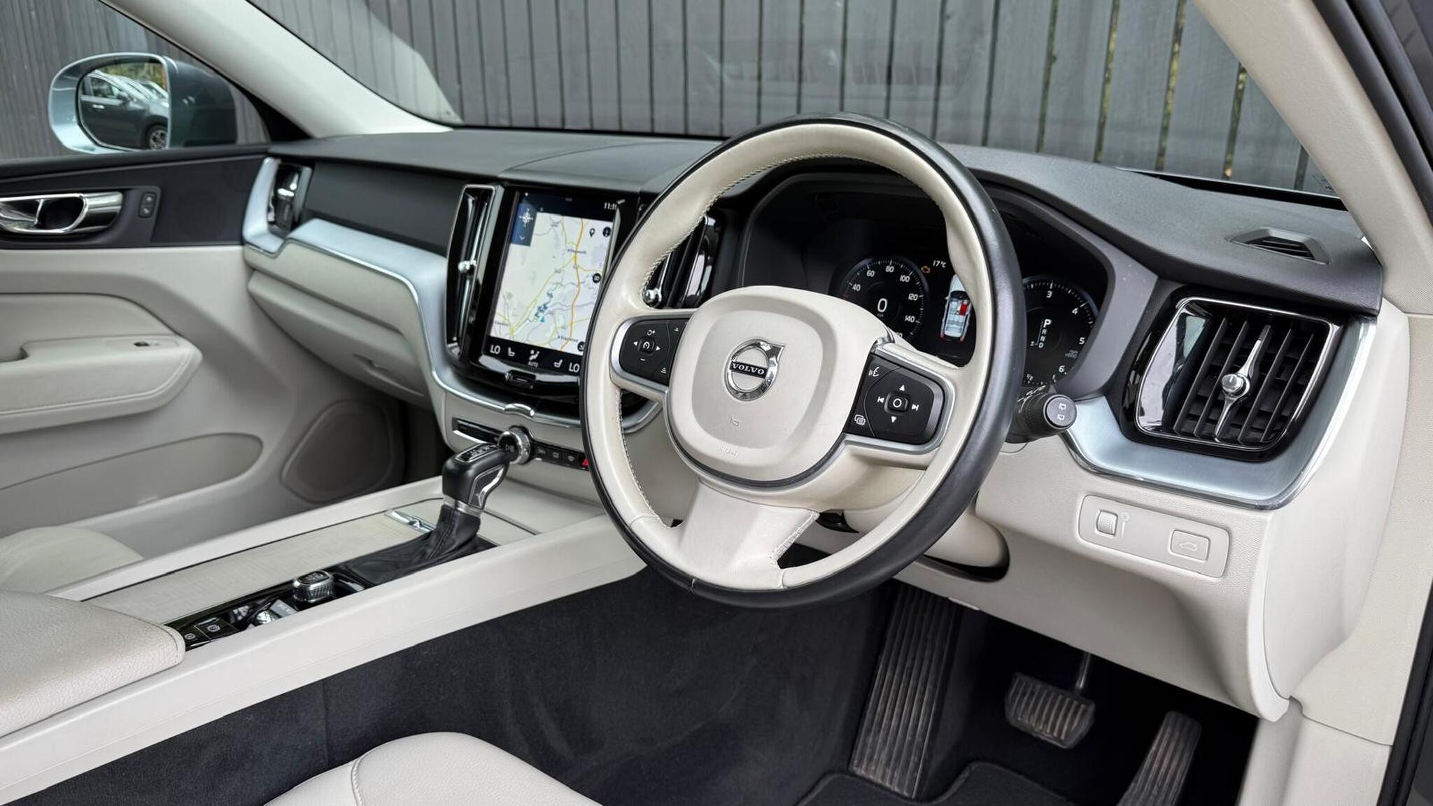 Volvo XC60 view 20