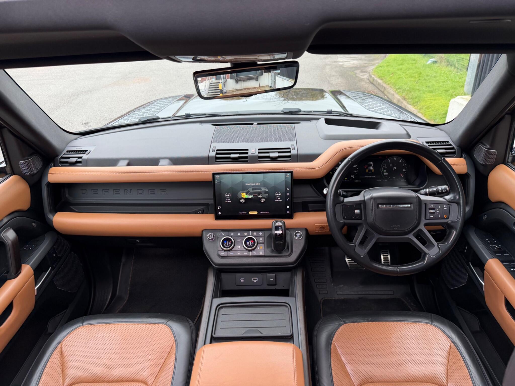 Land Rover Defender view 17