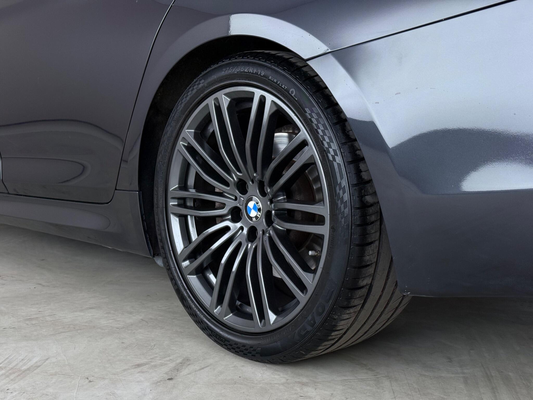 BMW 5 Series view 9