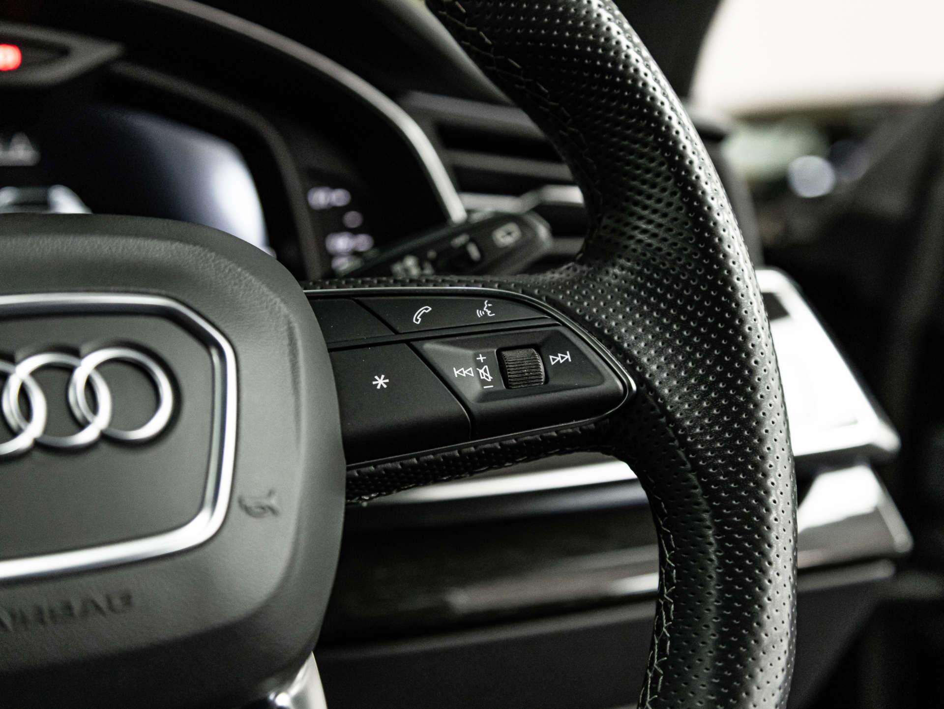 Audi SQ8 view 47