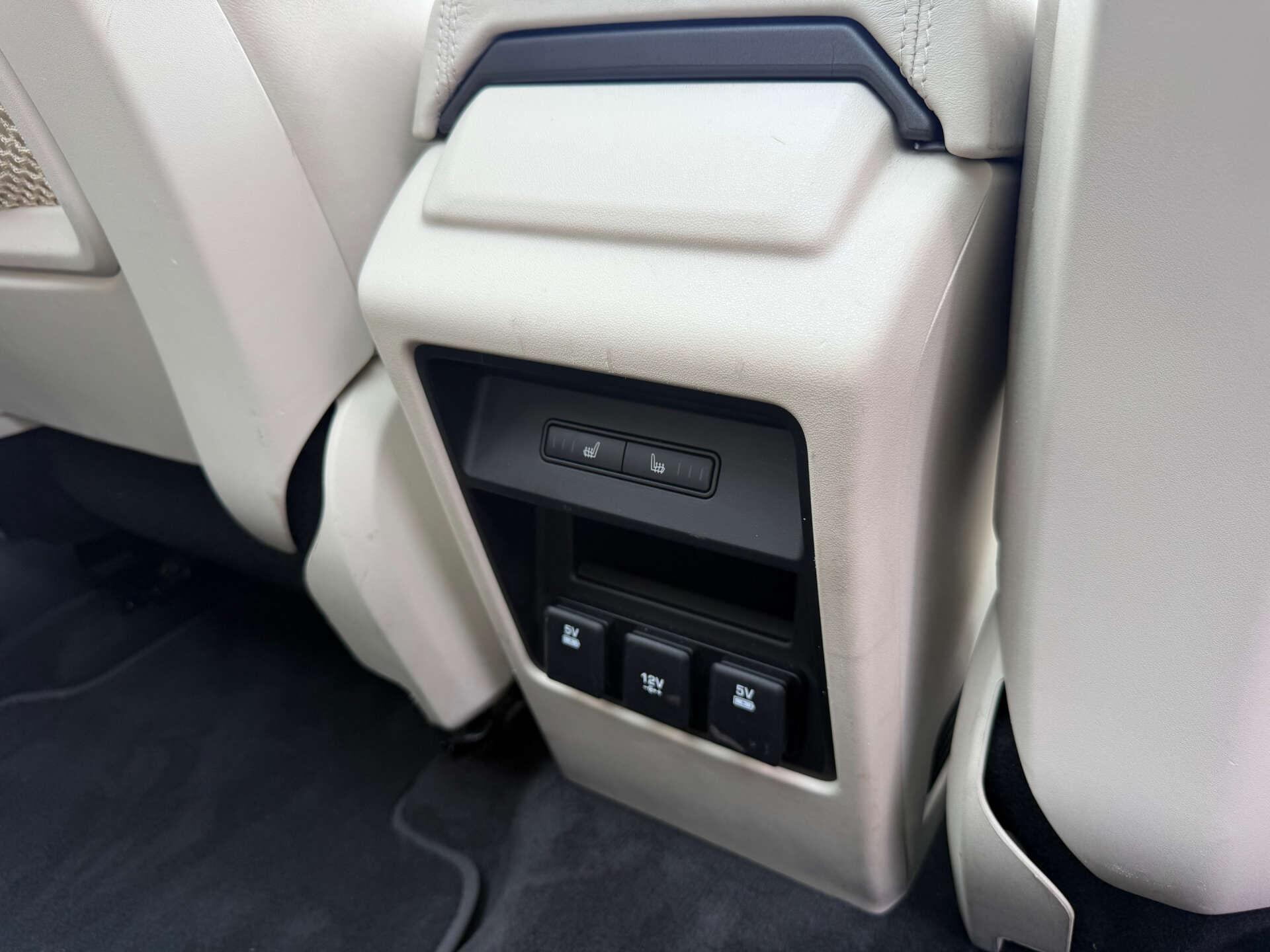 Land Rover Discovery Sport view 72