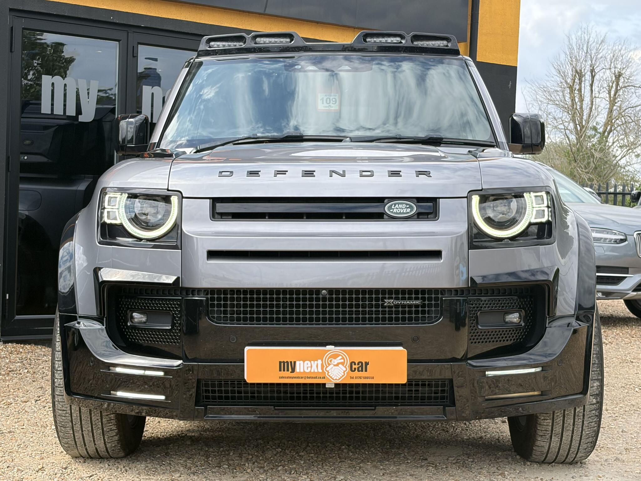 Land Rover Defender 90 view 2