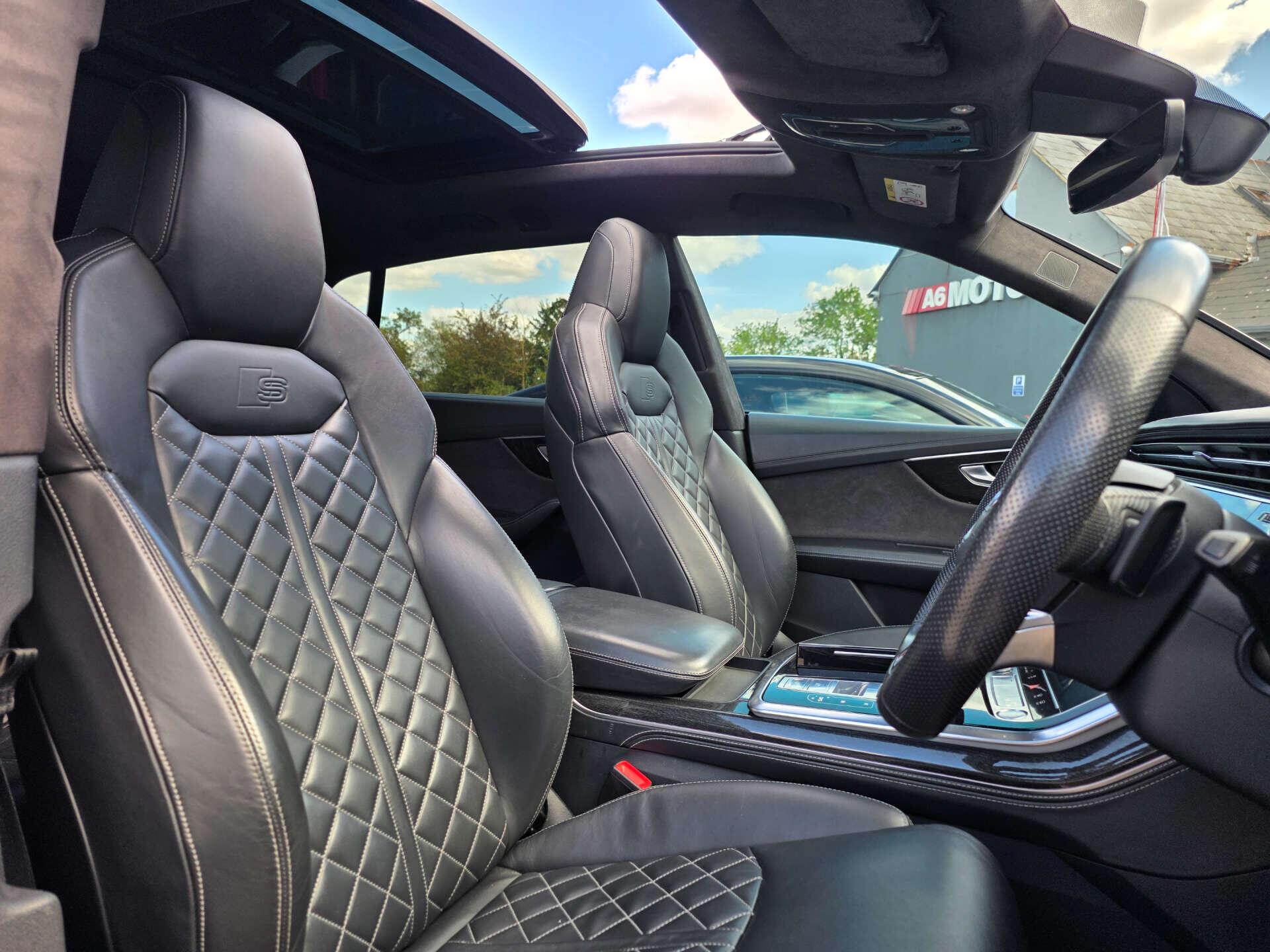 Audi Q8 view 18