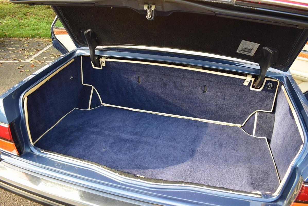Rolls-Royce Silver Spirit view 41