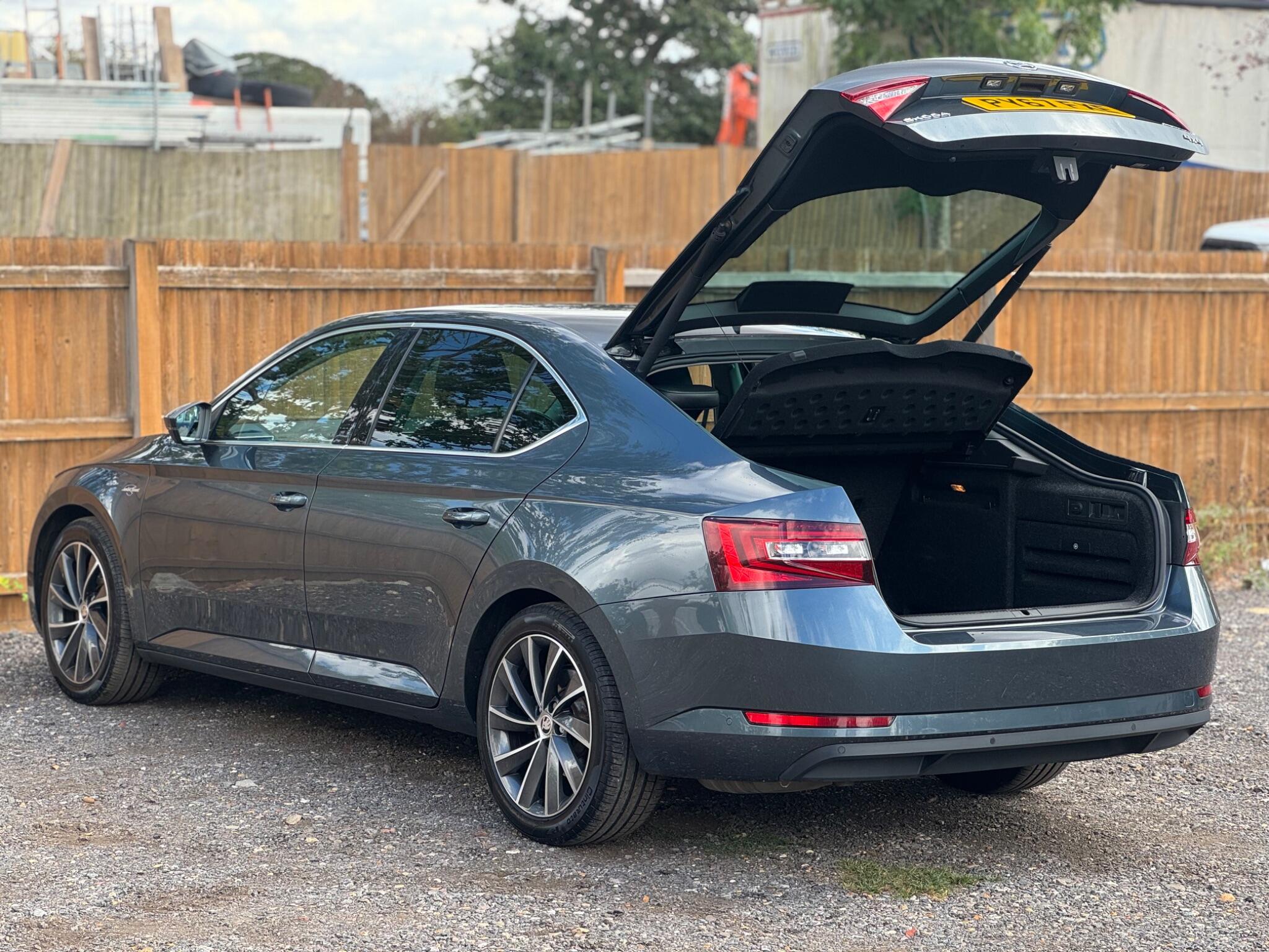 Skoda Superb view 4