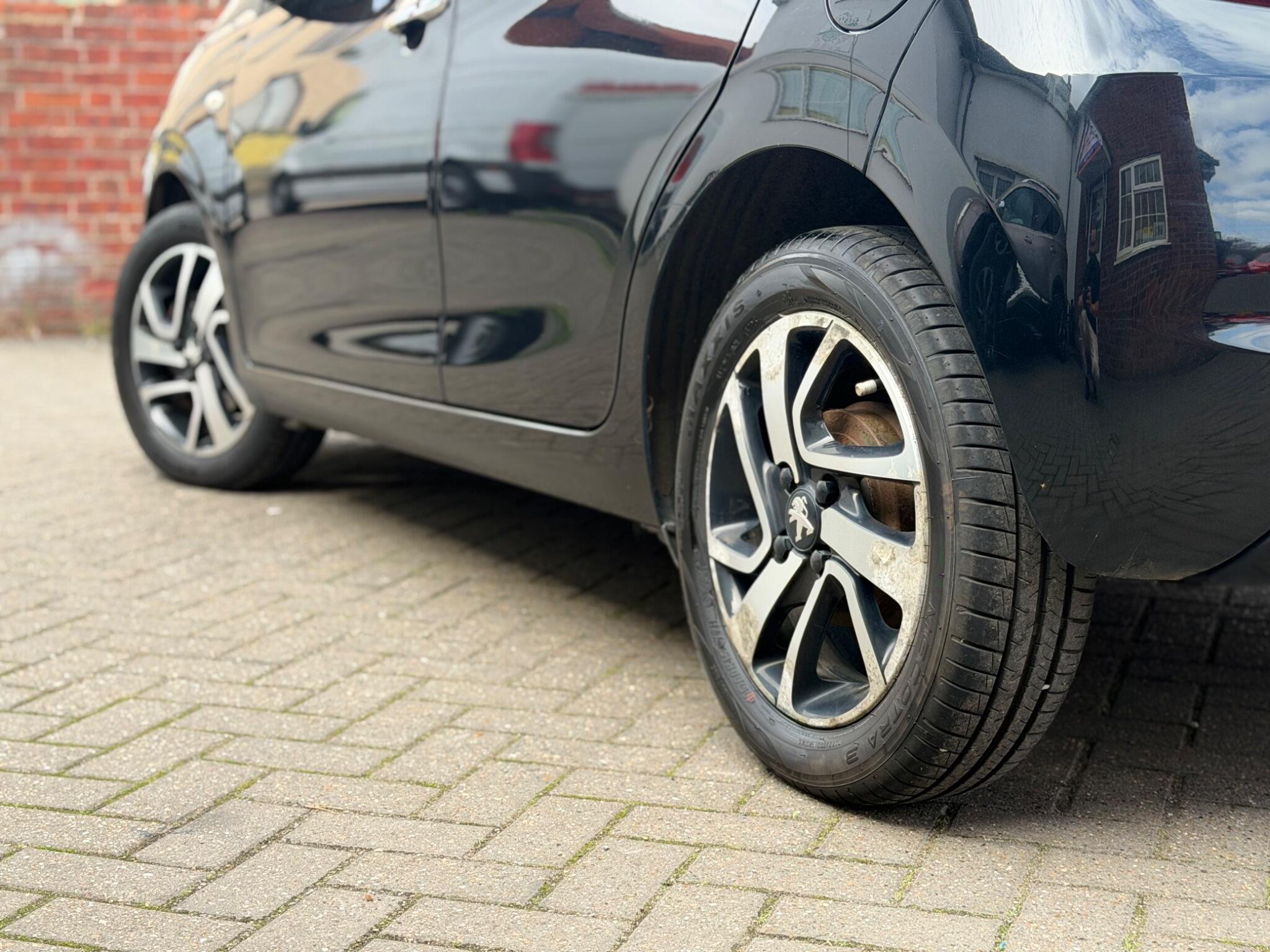 Peugeot 108 view 12
