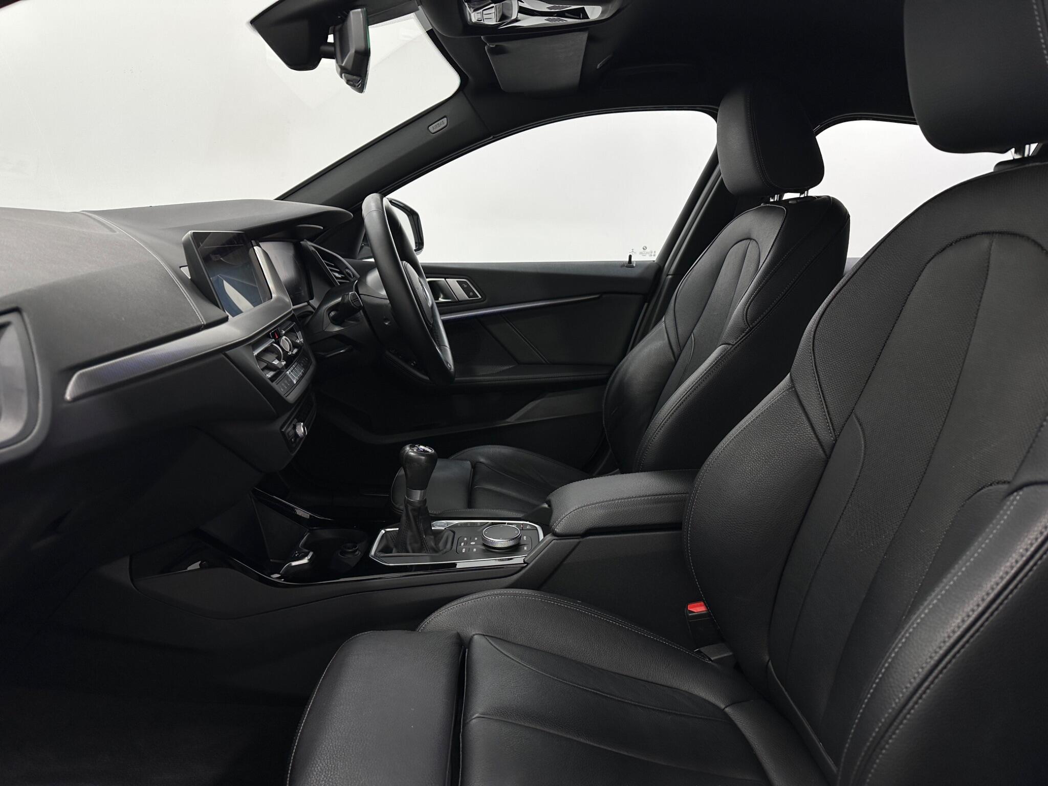 BMW 1 Series view 36