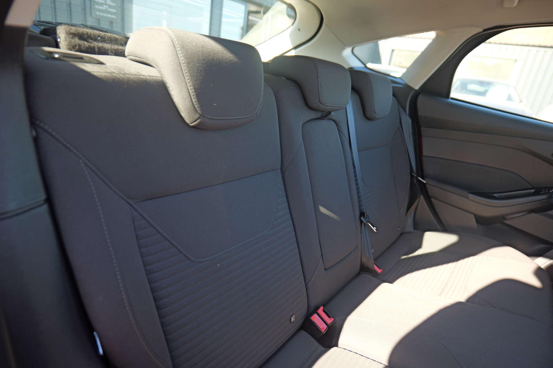 Ford Focus view 36