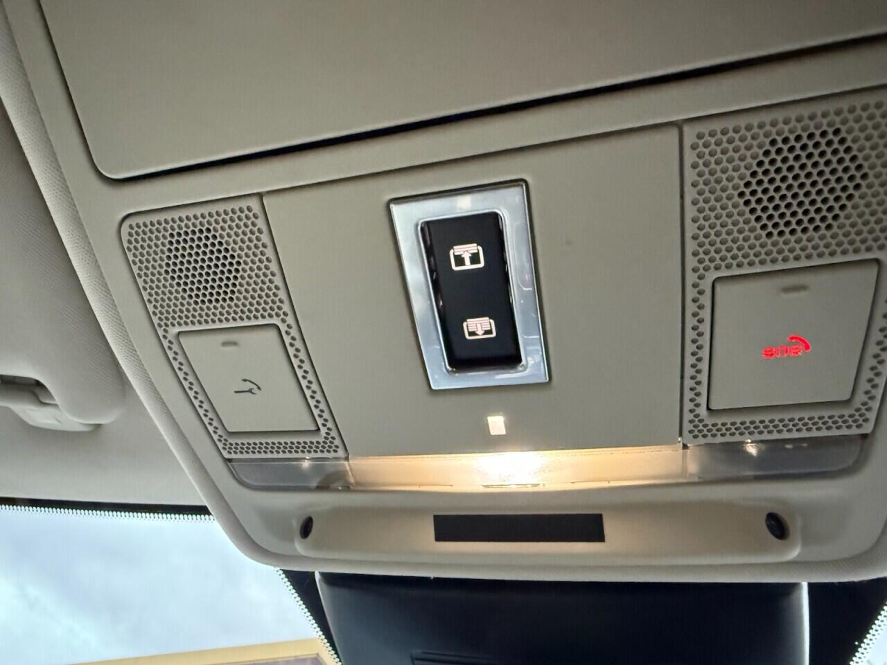 Land Rover Range Rover Evoque view 28