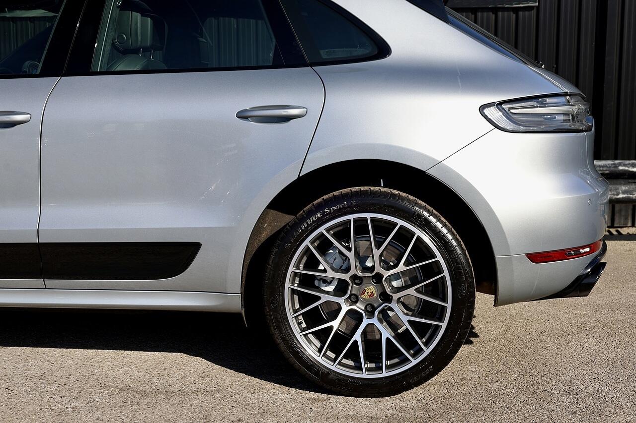 Porsche Macan view 43