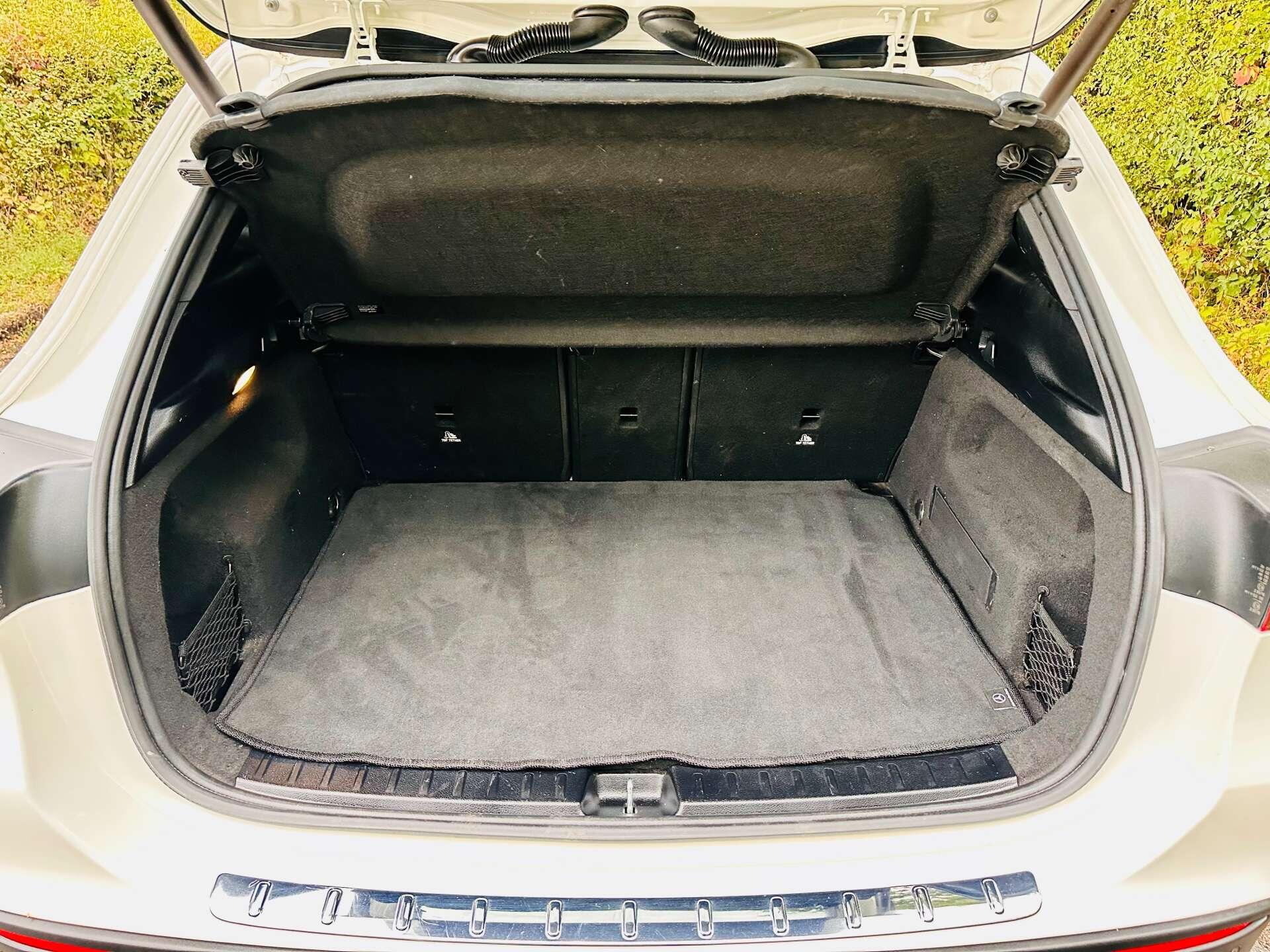 Mercedes-Benz Gla view 41