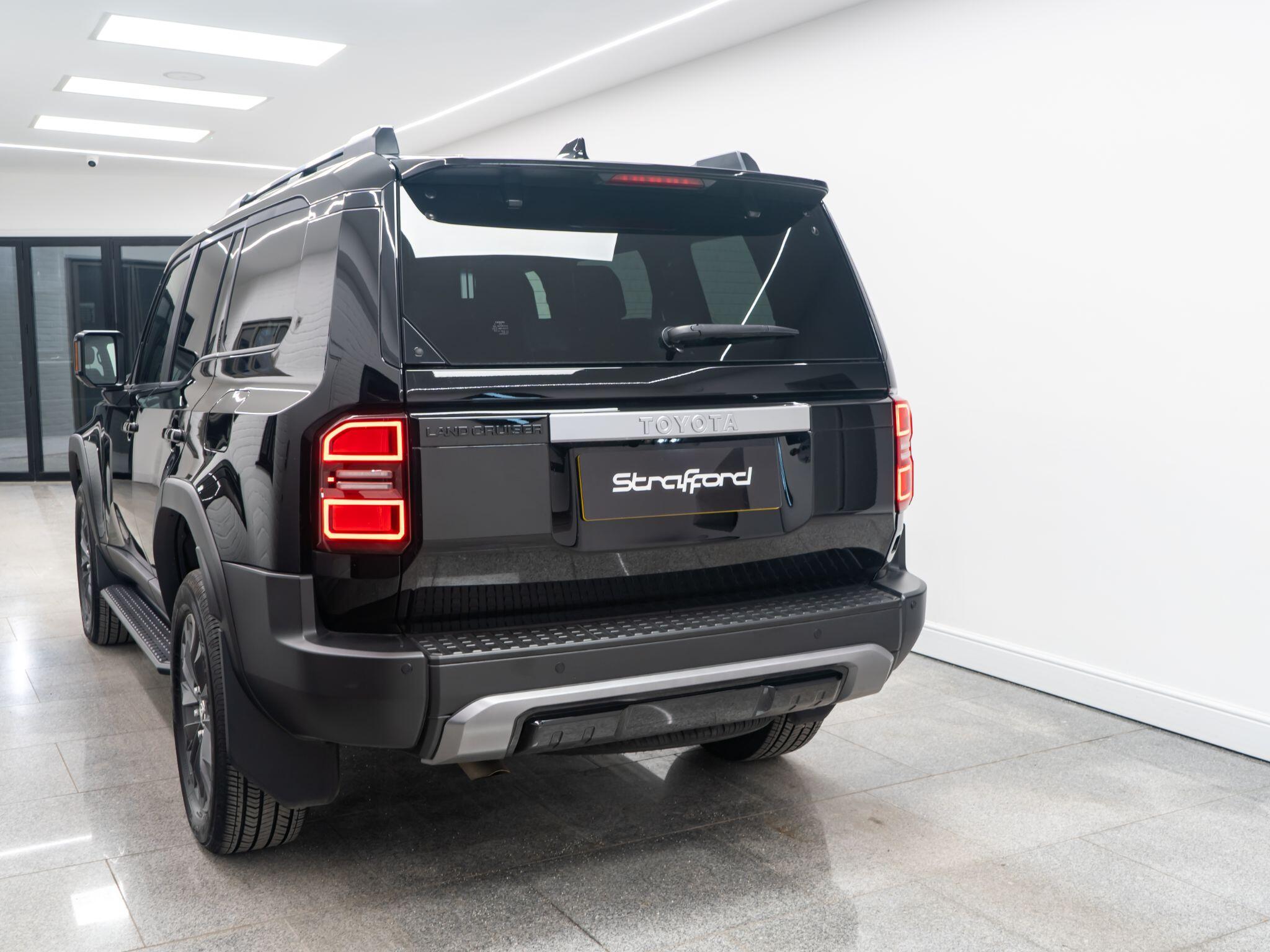 Toyota Land Cruiser view 14
