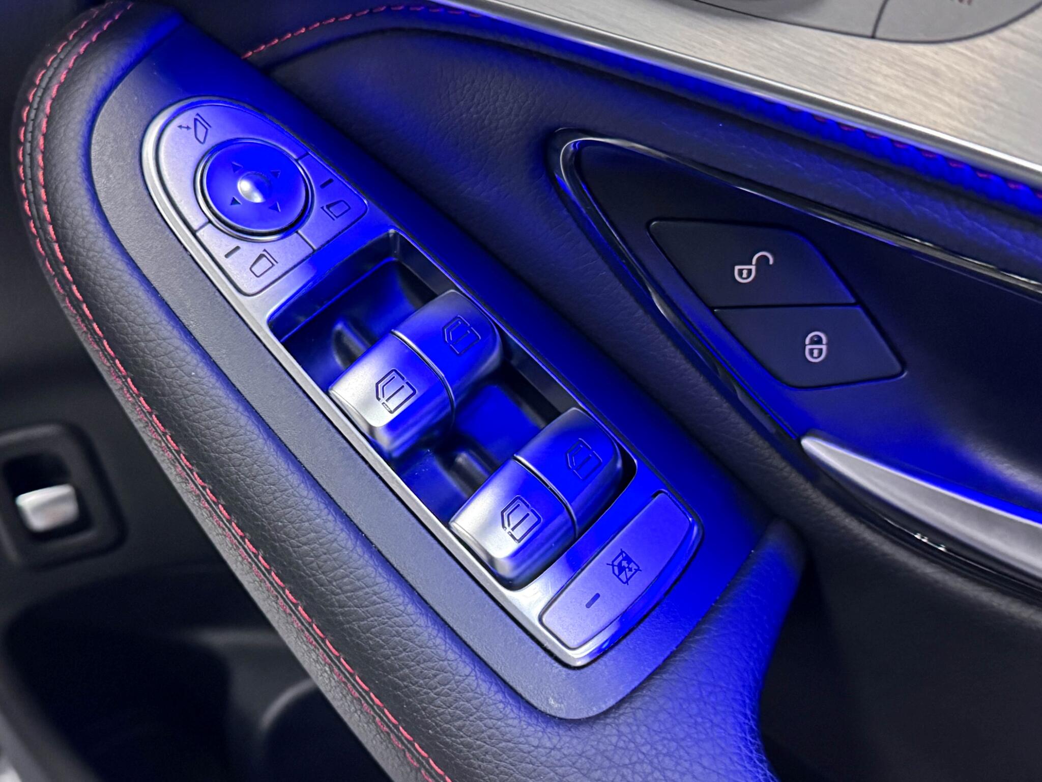 Mercedes-Benz GLC view 18