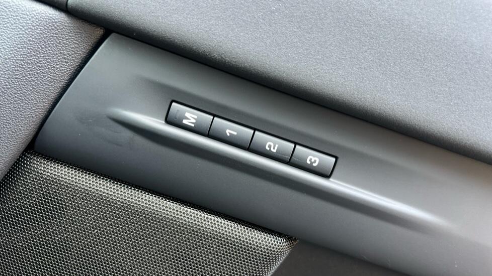 Land Rover Range Rover Evoque view 23