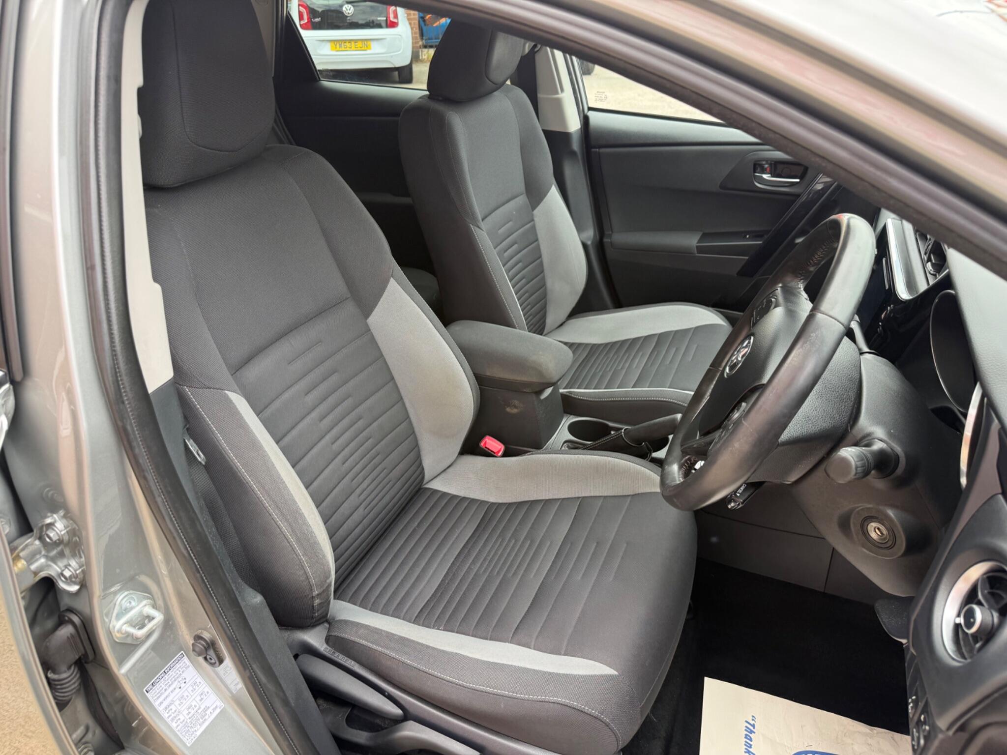 Toyota Auris view 13