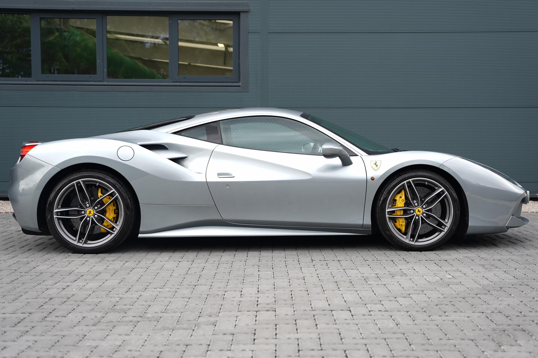 Ferrari 488 view 3