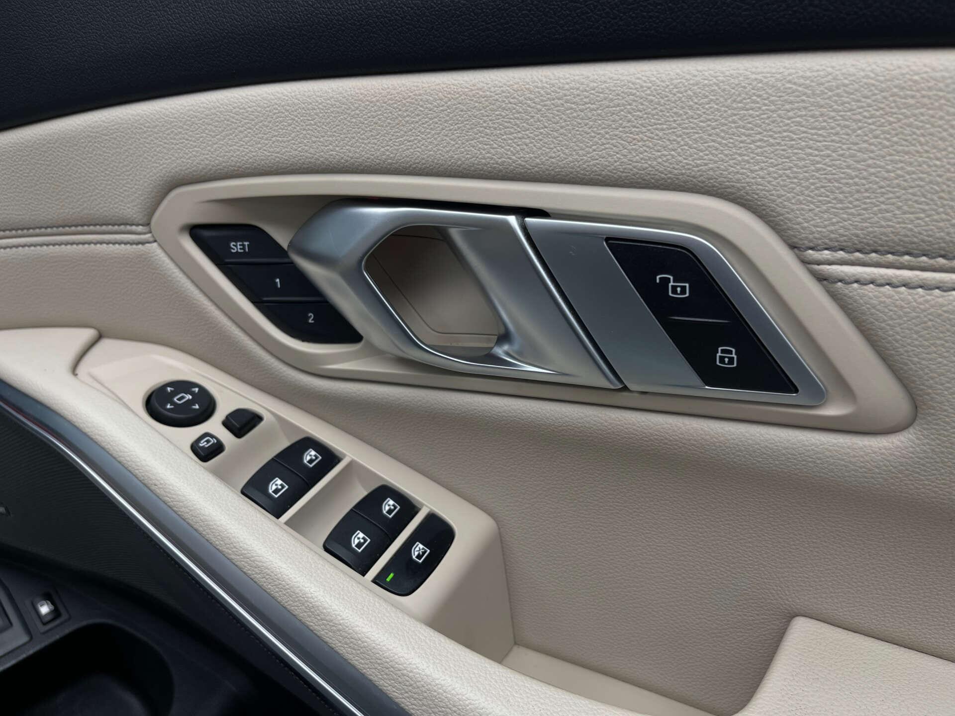 BMW 3 Series view 16