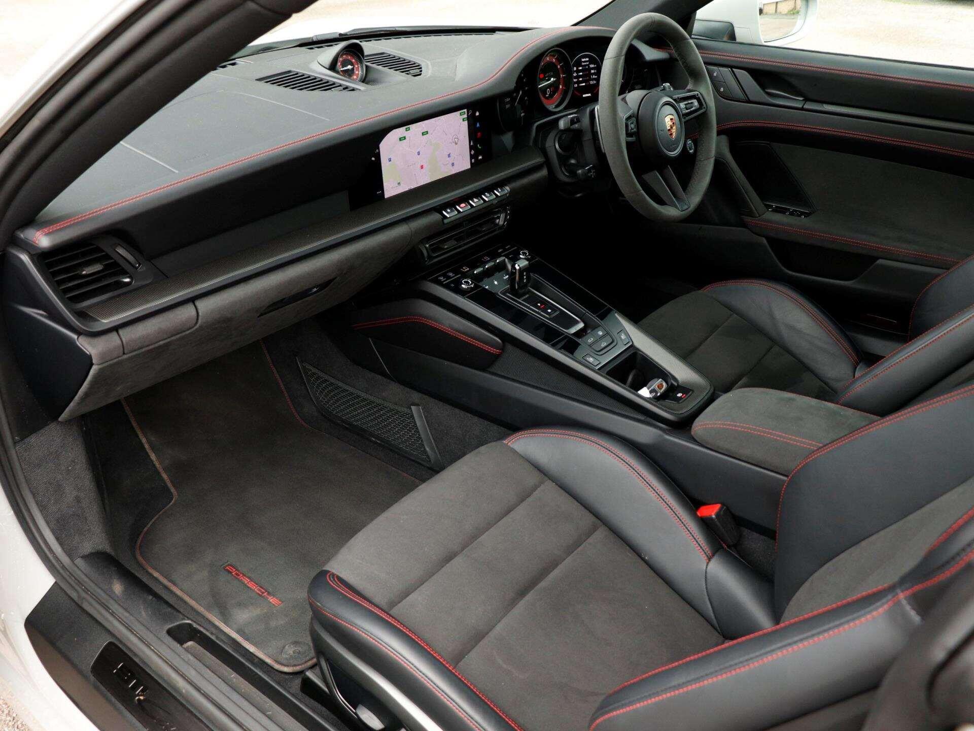 Porsche 911 view 9