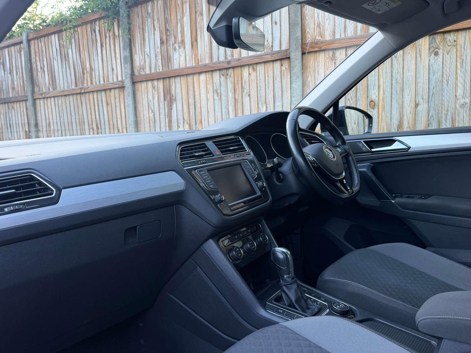 Volkswagen Tiguan view 2