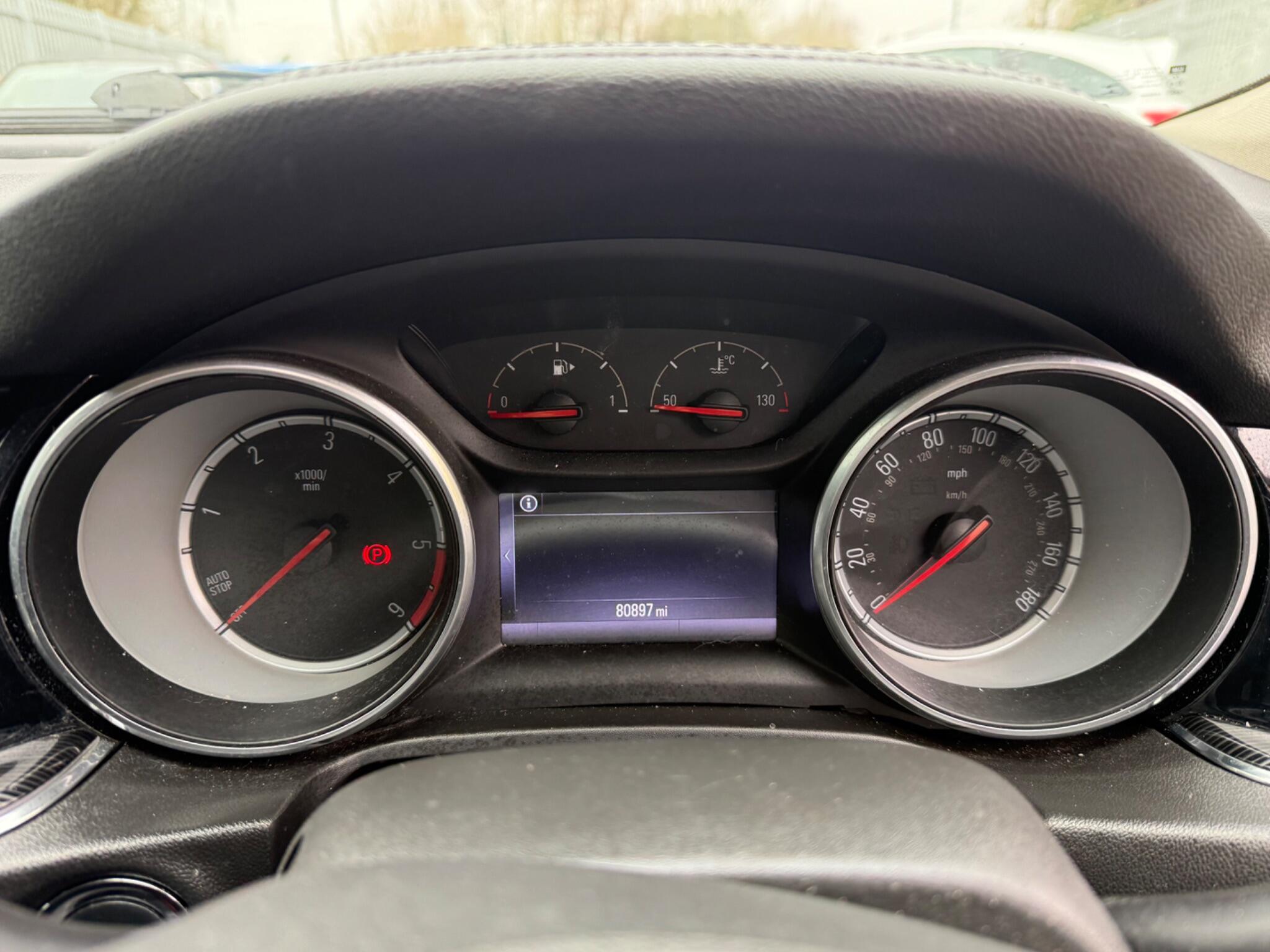 2017 Vauxhall Insignia image 11
