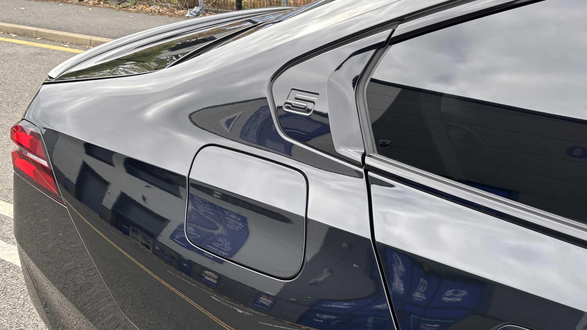 BMW 5 Series view 40