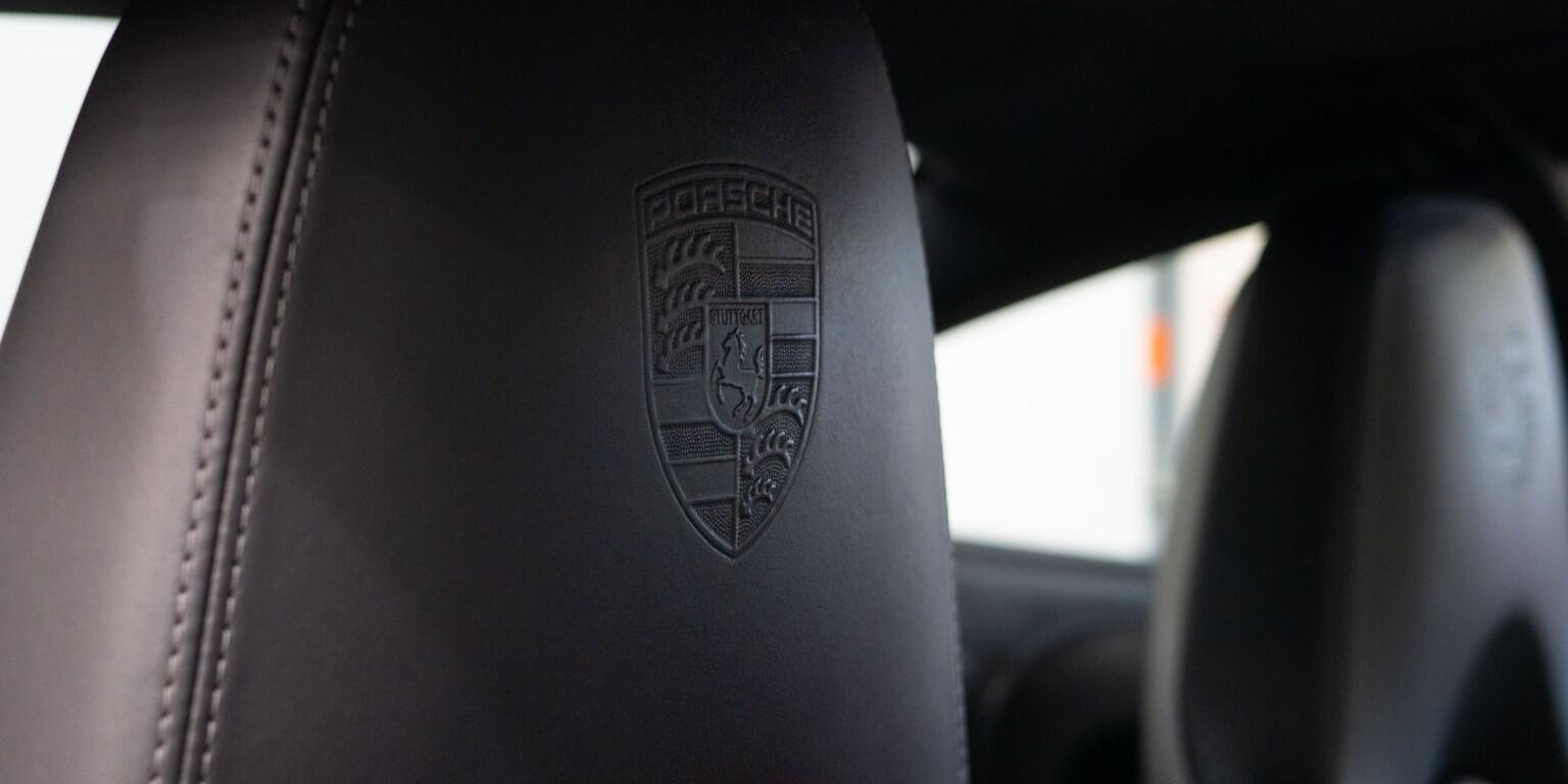 Porsche 911 view 26