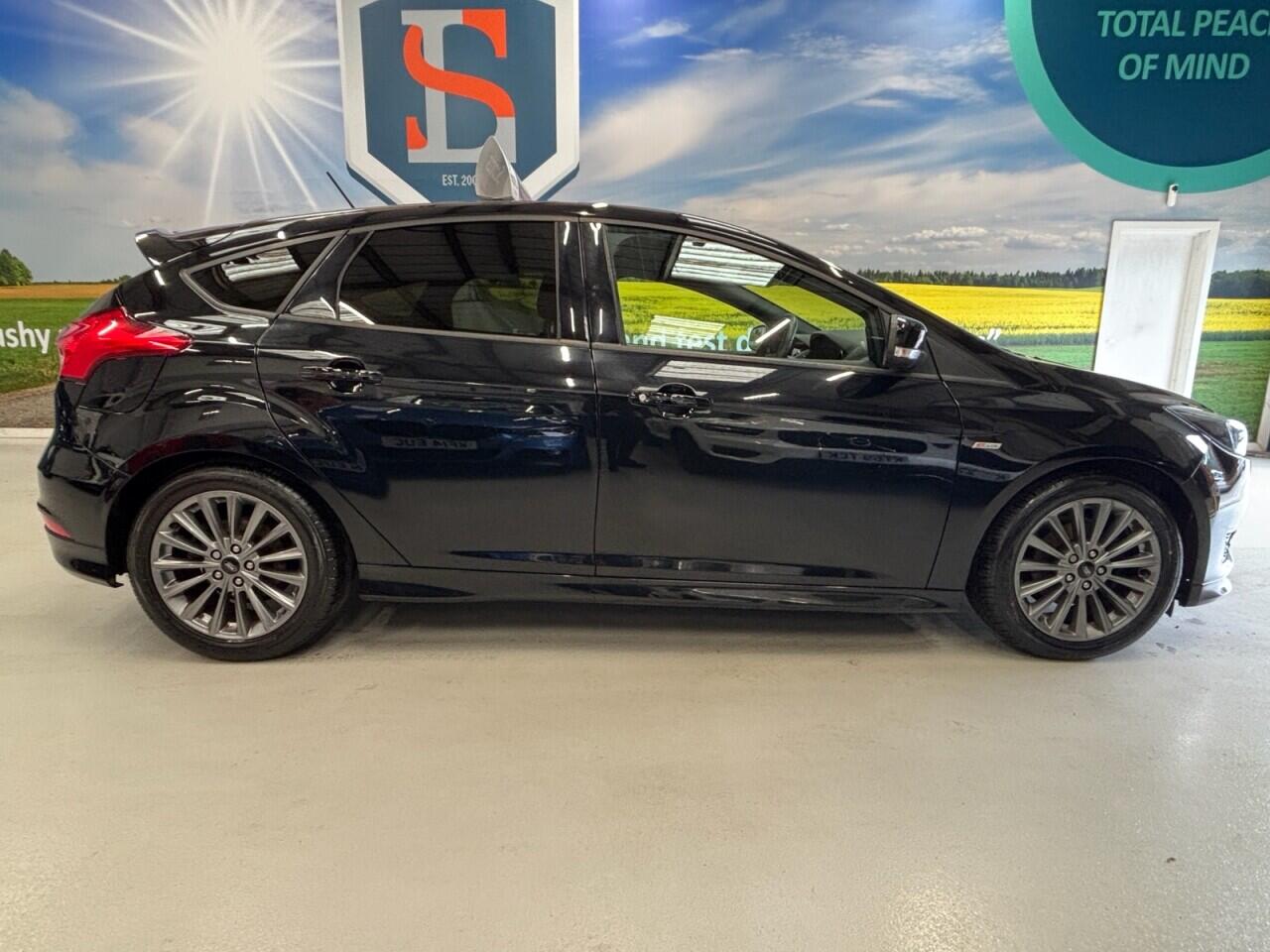 Ford Focus view 4