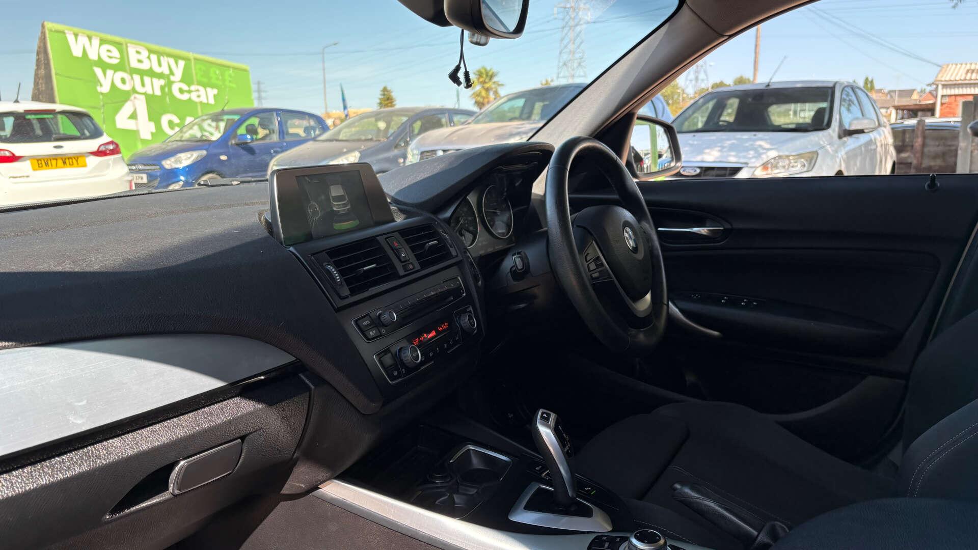 BMW 1 Series view 14