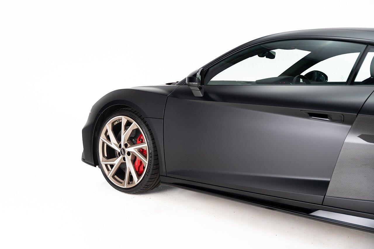 Audi R8 view 25