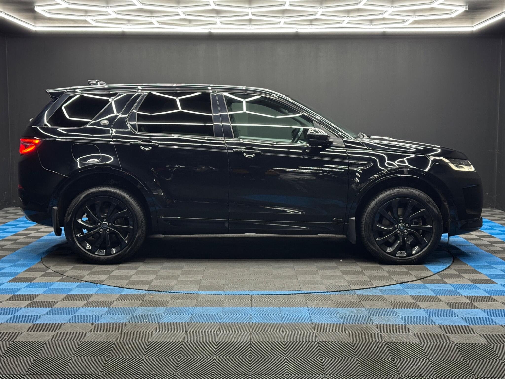 Land Rover Discovery Sport view 4