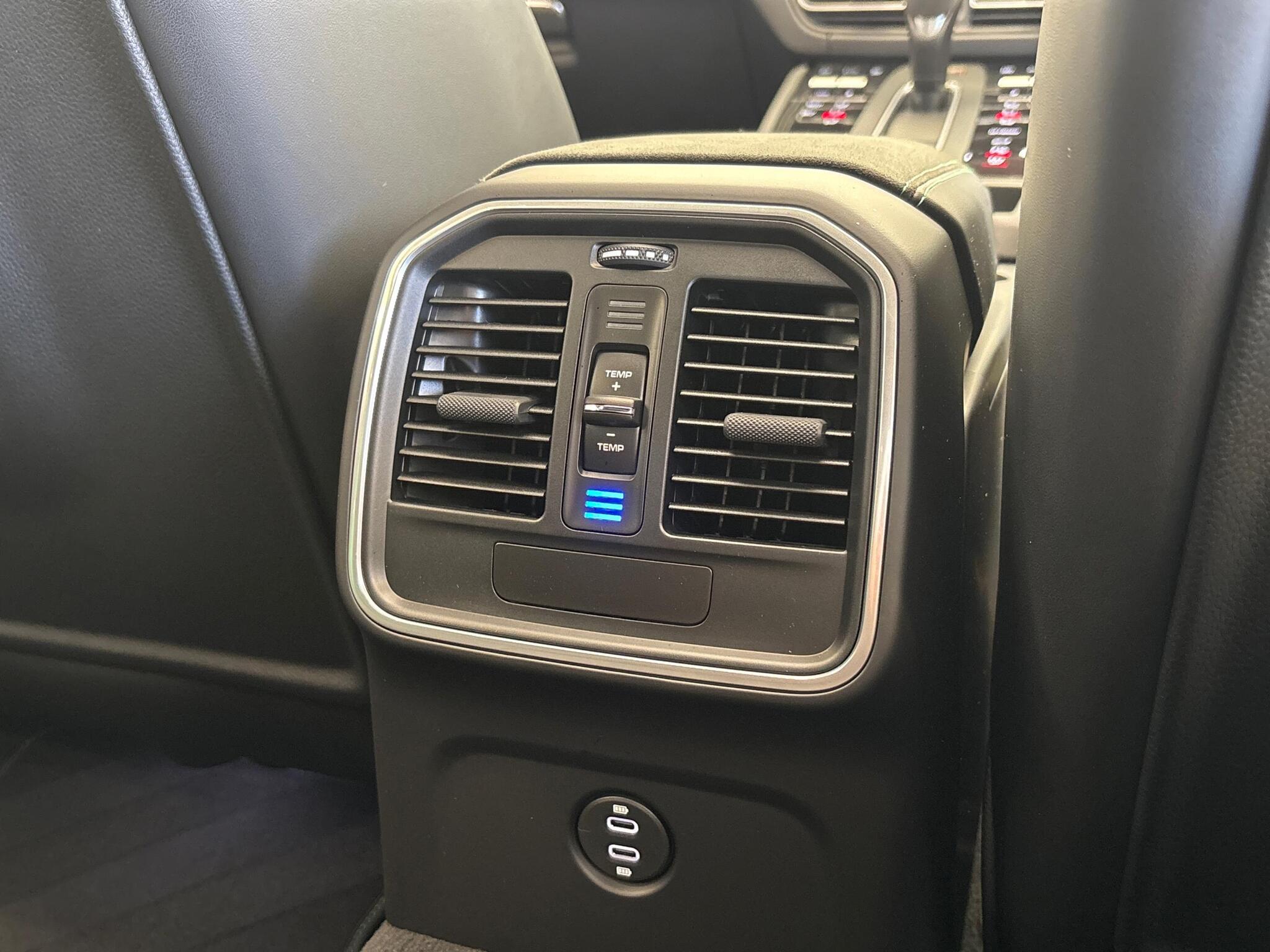 Porsche Macan view 48