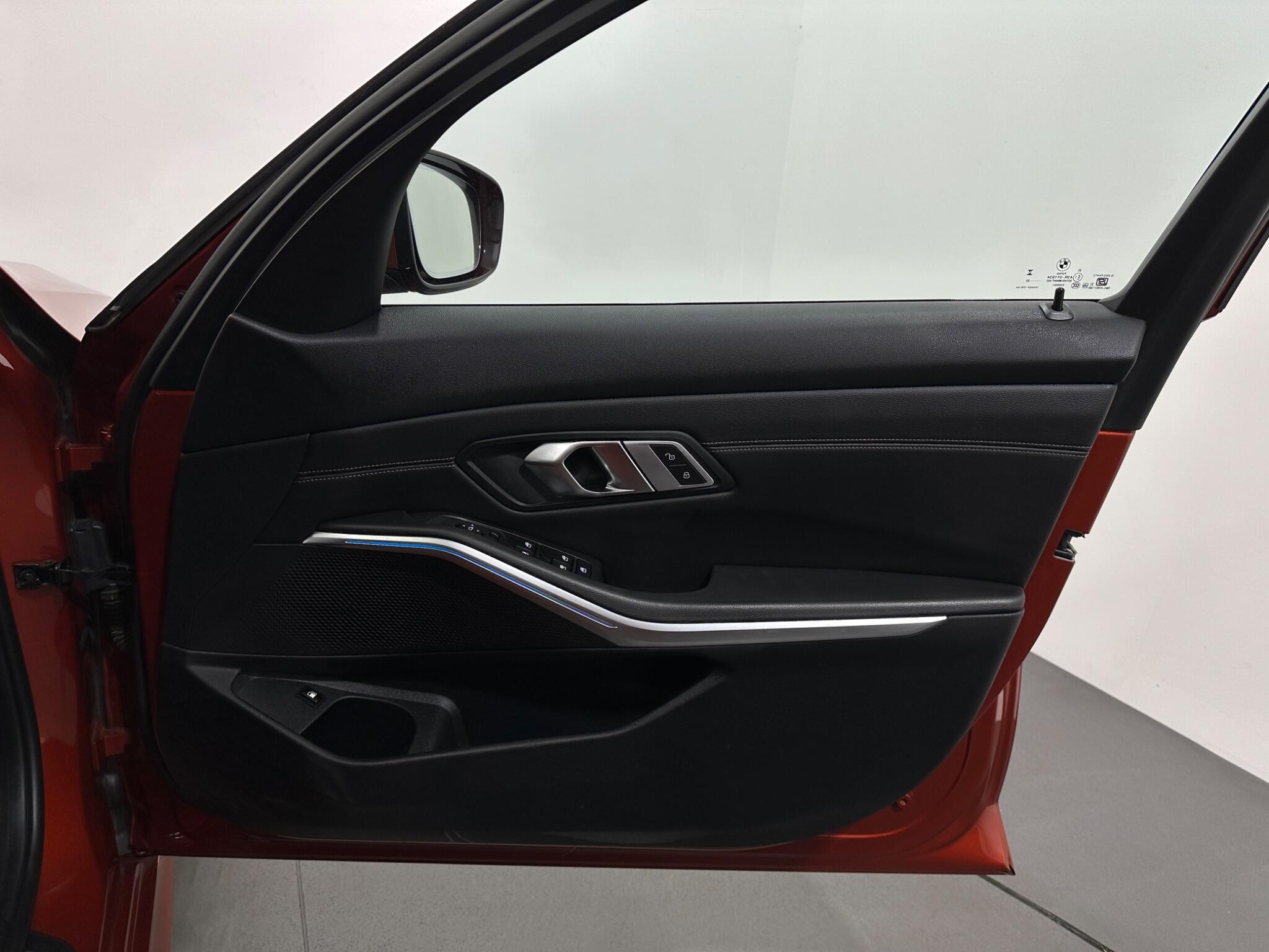 BMW 3 Series view 35