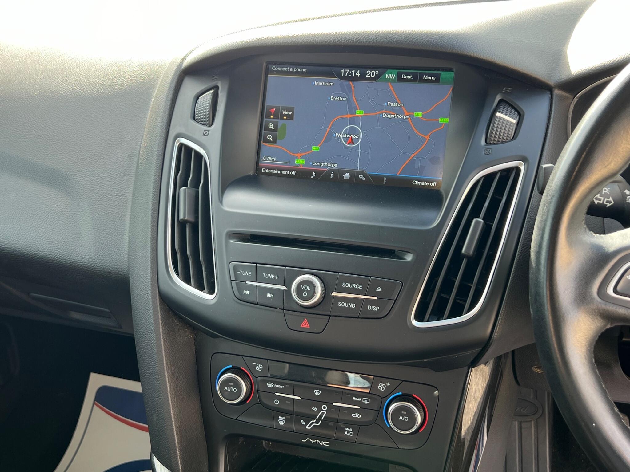 Ford Focus view 25
