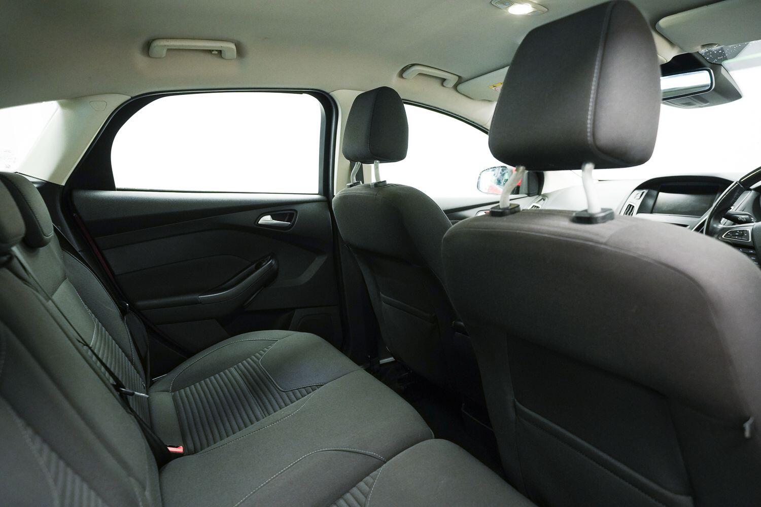 Ford Focus view 15