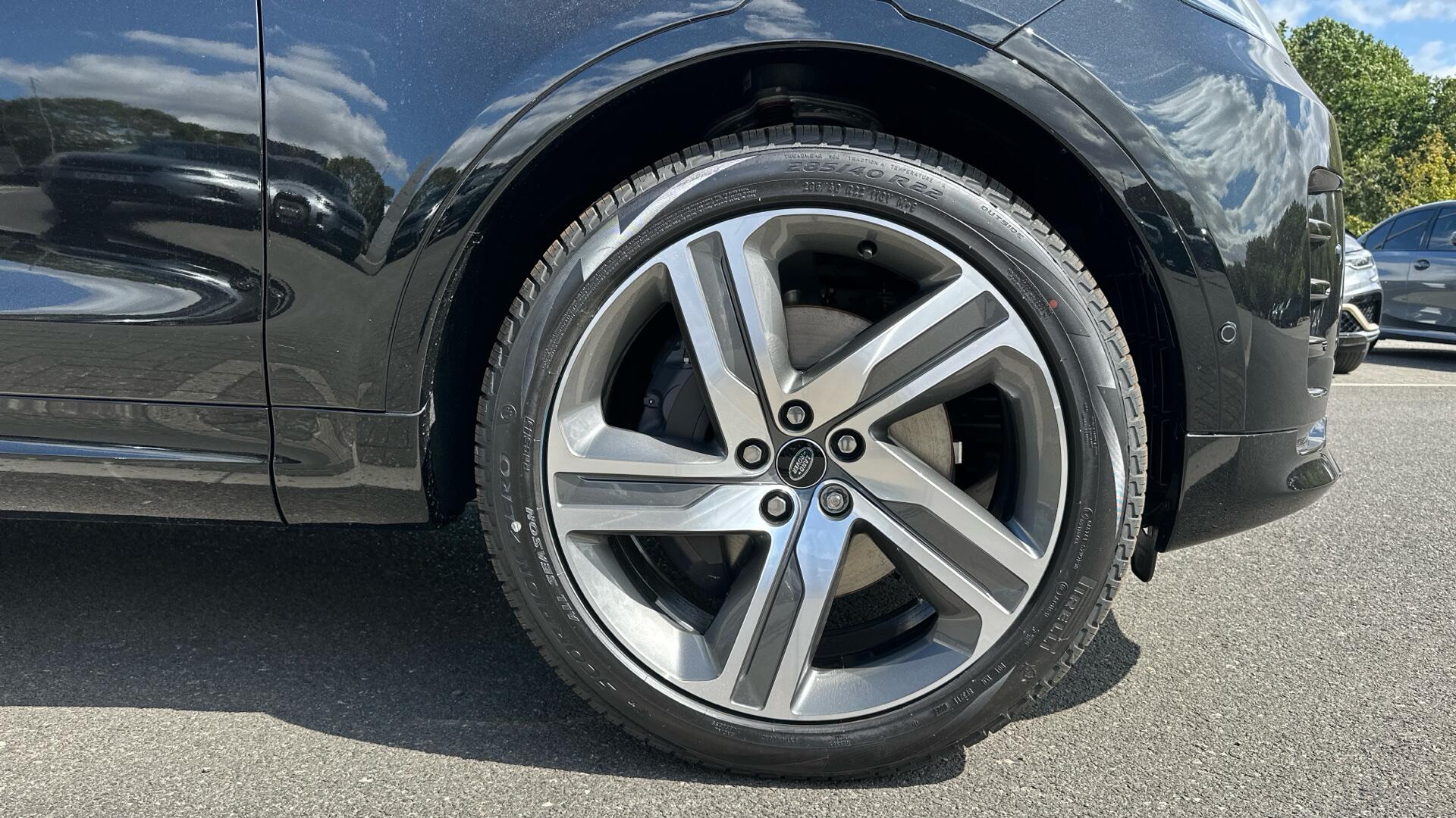 Land Rover Discovery view 20