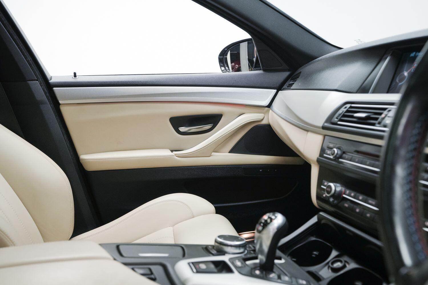 BMW M5 view 23