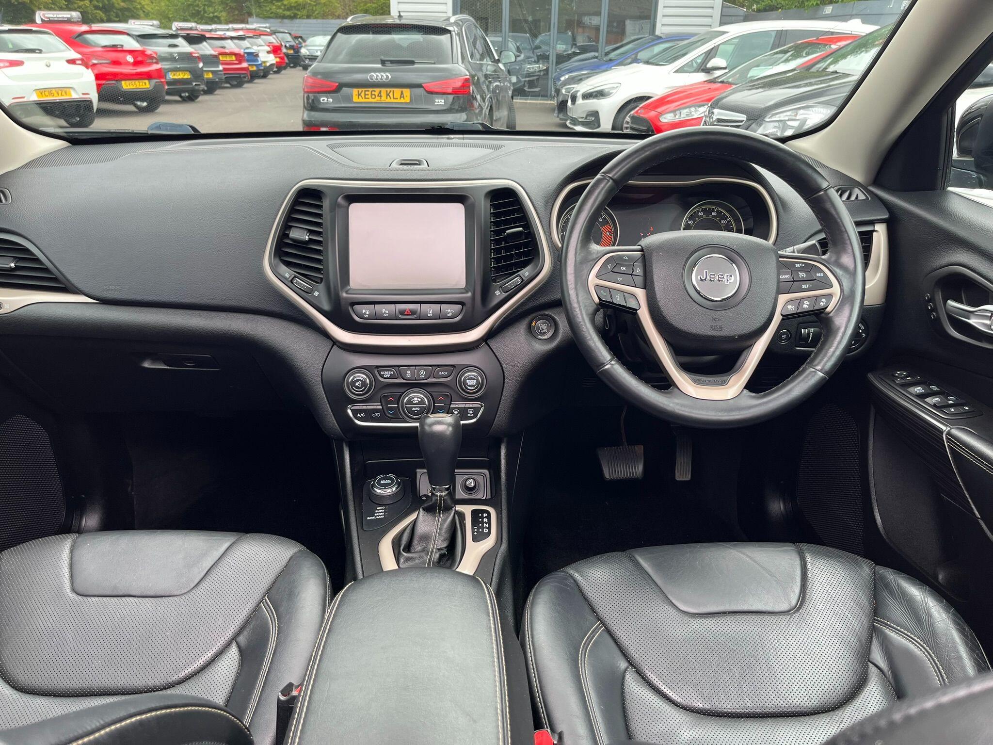 Jeep Cherokee view 9