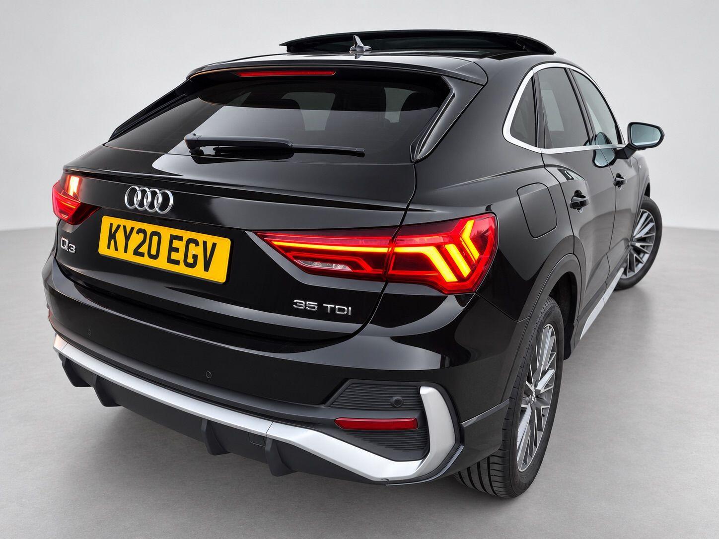 Audi Q3 view 14