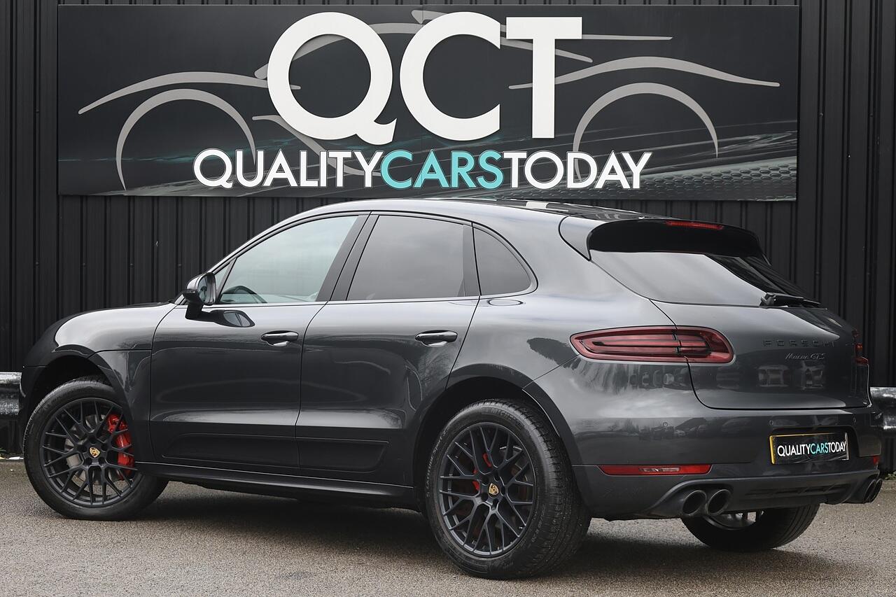 Porsche Macan view 11