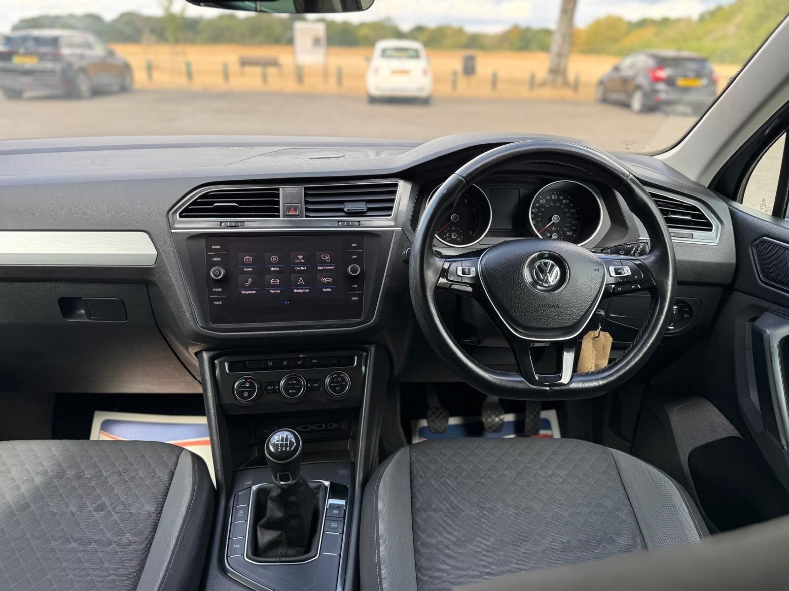 Volkswagen Tiguan view 24