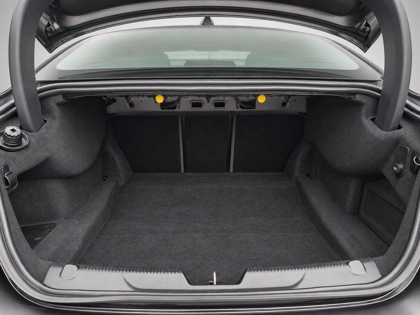 Jaguar Xe view 36