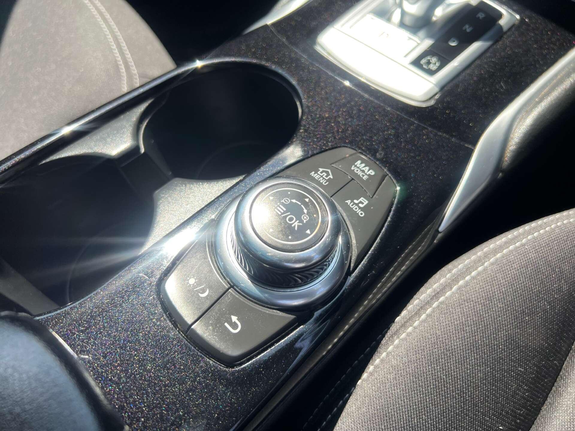 Infiniti Q30 view 26