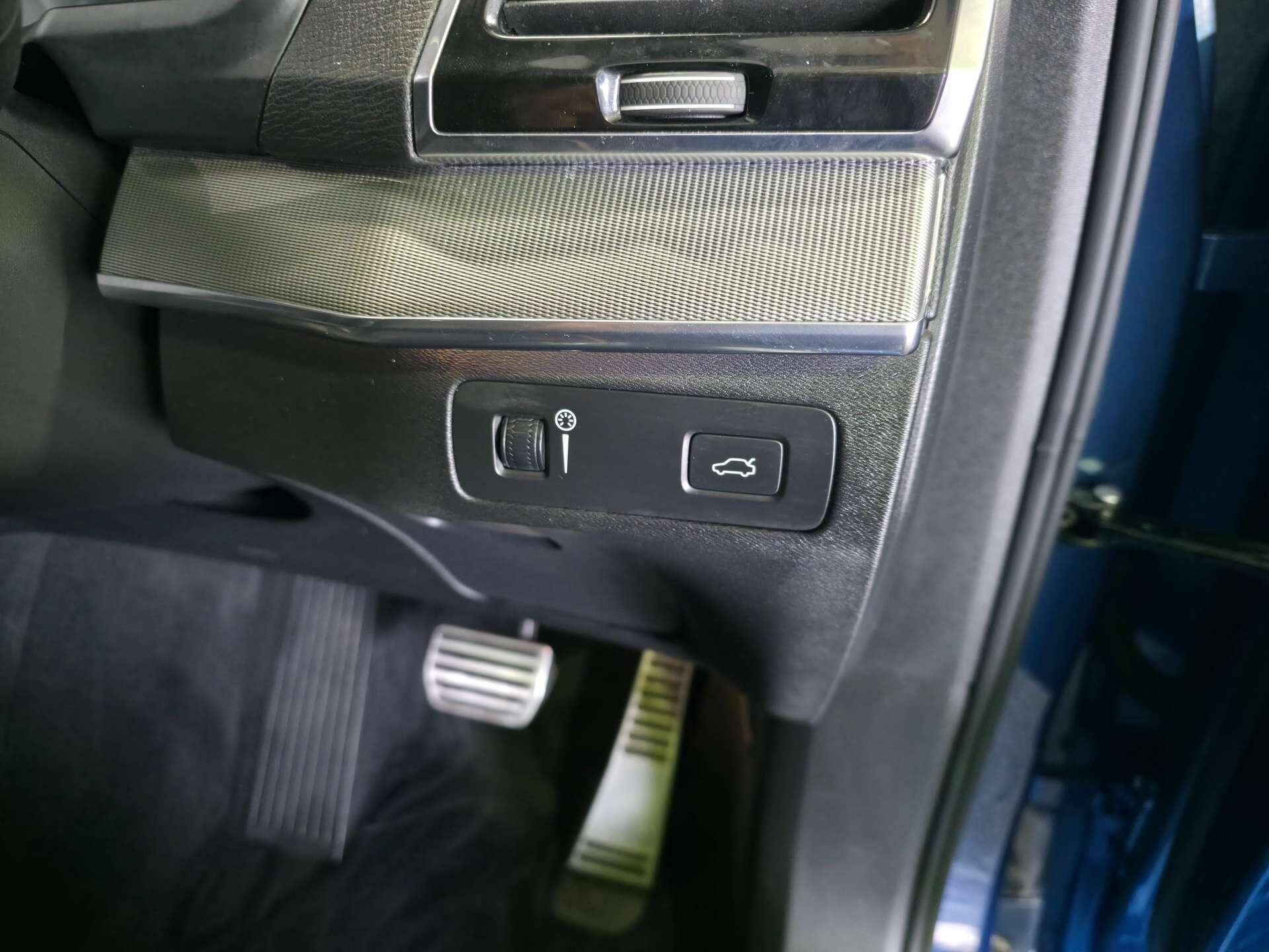 Volvo XC90 view 14