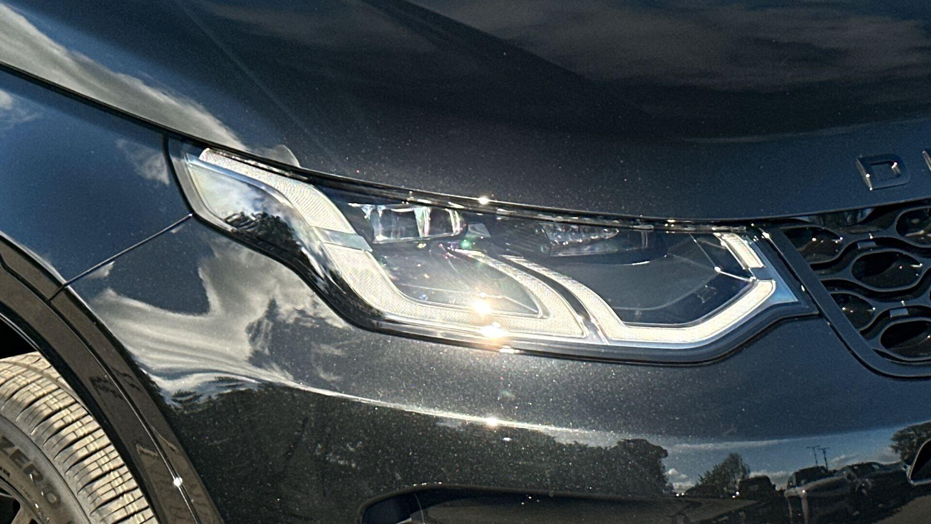 Land Rover Discovery Sport view 18
