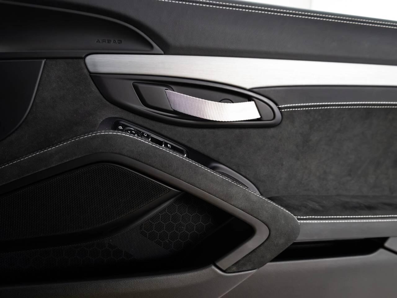 Porsche Cayman view 33