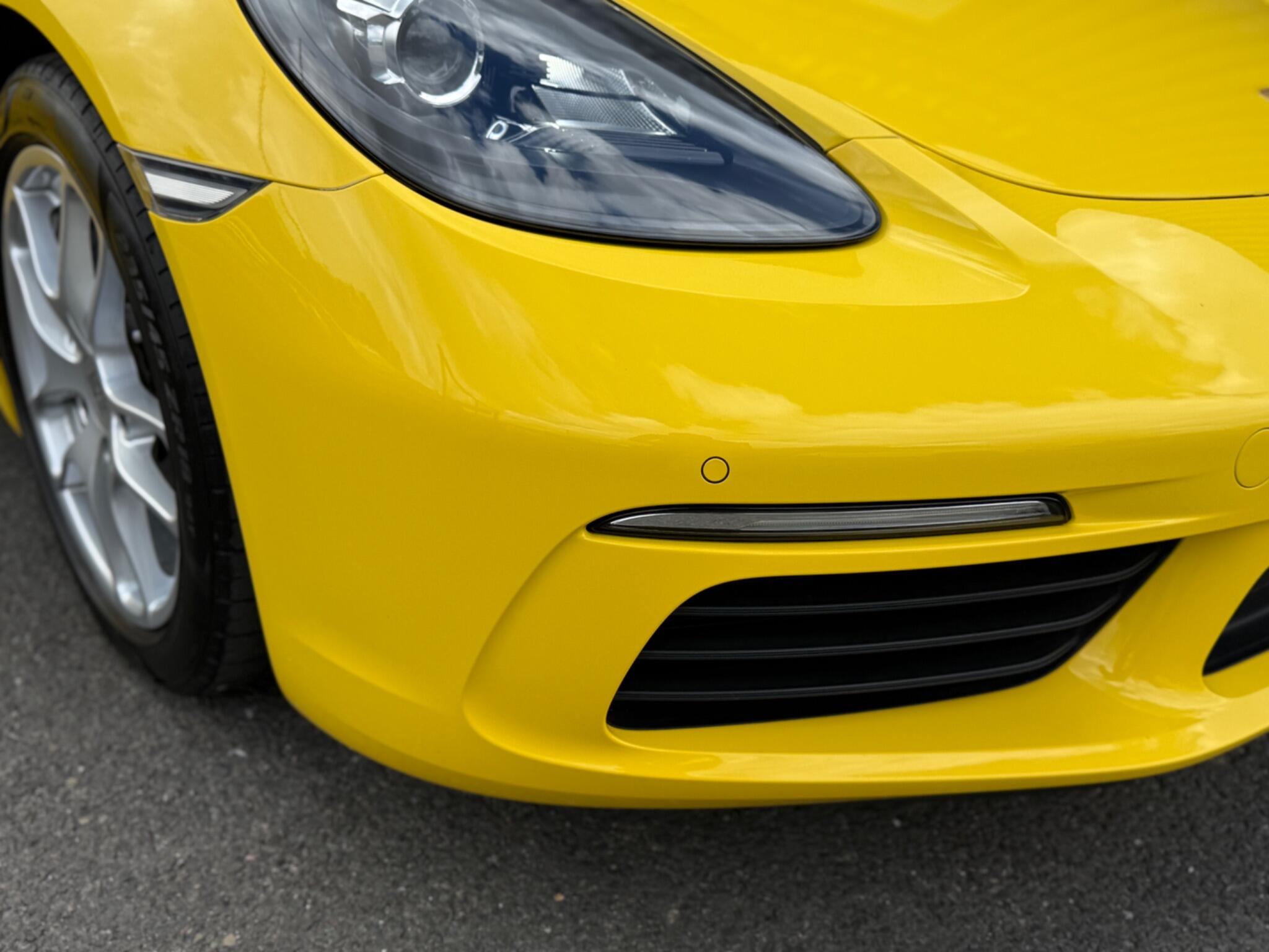 Porsche 718 Cayman view 42